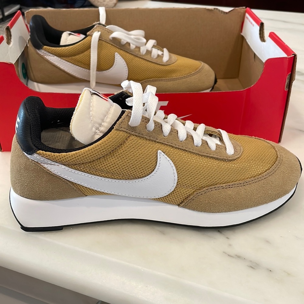 Nike Air Tailwind 79 Size 8.5 Women, 7 Men